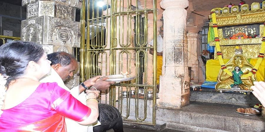 'ಹಾಲಲ್ಲಾದರು ಹಾಕು,ನೀರಲ್ಲಾದರು ಹಾಕು, ಏನು ಮಾಡಬೇಕೊ ಅಂತಿದೆಯೊ ಅದನ್ನು ಮಾಡು ತಂದೆ ಎಂದು ರಾಯರಲ್ಲಿ ಕೇಳಿಕೊಂಡಿದ್ದೇನೆ': ಅನಿತಾ ಕುಮಾರಸ್ವಾಮಿ