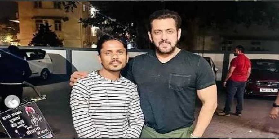 ಬಾಲಿವುಡ್ ನಟ ಸಲ್ಮಾನ್ ಖಾನ್ ಹುಟ್ಟುಹಬ್ಬಕ್ಕೆ ಶುಭಾಶಯ ಕೋರಲು 1100 ಕಿ.ಮೀ ದೂರ ಪ್ರಯಾಣಿಸಿದ ಅಭಿಮಾನಿ!