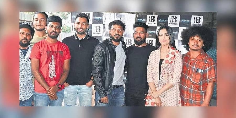 ಸಂದೇಶ್ ಪ್ರಸನ್ನ ನಾಯಕ ನಟನೆಯ 'ರೇಸರ್' ಚಿತ್ರಕ್ಕೆ ಮೂಹೂರ್ತ