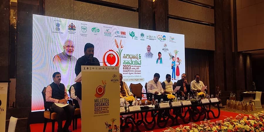 ಜಂಕ್ ಫುಡ್ ಗುಲಾಮಗಿರಿ ಯಿಂದ ಹೊರಬನ್ನಿ: ಬಿಸಿ ಪಾಟೀಲ್ ಕರೆ