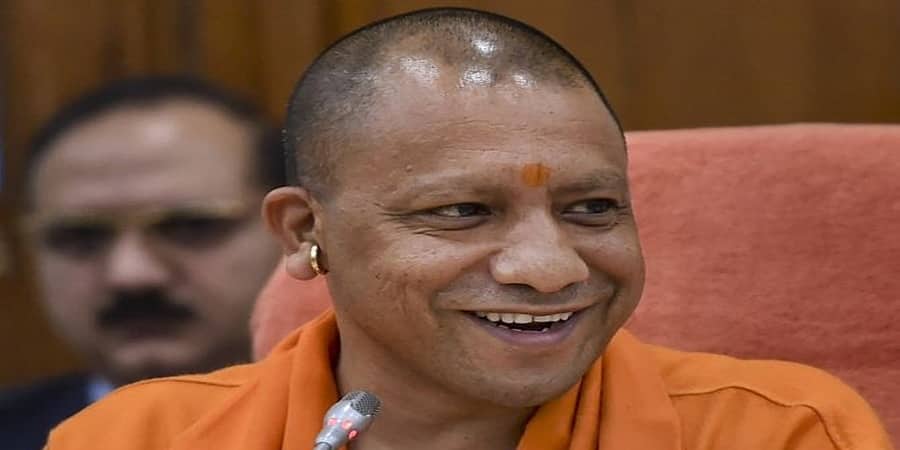 ಕೇಸರಿ ಕಳಚಿಟ್ಟು, ಆಧುನಿಕ ಬಟ್ಟೆ ಧರಿಸಿ: ಸಿಎಂ ಯೋಗಿ ಆದಿತ್ಯನಾಥ್ ಗೆ ಕೈ ನಾಯಕ ಒತ್ತಾಯ