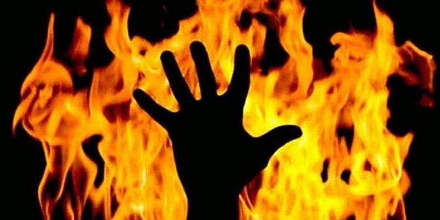 ತಮಿಳುನಾಡು: ಮದುವೆಯಾಗುವಂತೆ ಒತ್ತಡ ಹೇರಿದ್ದಕ್ಕೆ 19 ವರ್ಷದ ಯುವತಿಗೆ ಬೆಂಕಿ ಹಚ್ಚಿದ ವ್ಯಕ್ತಿ