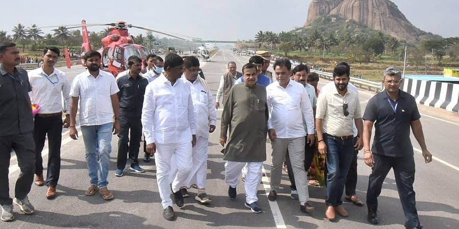 ಬೆಂಗಳೂರು-ಚೆನ್ನೈ, ಬೆಂಗಳೂರು-ಮೈಸೂರು ಎಕ್ಸ್ಪ್ರೆಸ್ ವೇ ವೈಮಾನಿಕ ಸಮೀಕ್ಷೆ ನಡೆಸಿದ ಕೇಂದ್ರ ಸಚಿವ ನಿತಿನ್ ಗಡ್ಕರಿ