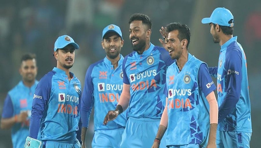 3ನೇ ಟಿ20: ಮಿಂಚಿದ ಟೀಂ ಇಂಡಿಯಾ ಯುವ ಕ್ರಿಕೆಟಿಗರು, ಲಂಕಾಗೆ 229 ರನ್ ಗಳ ಬೃಹತ್ ಗುರಿ