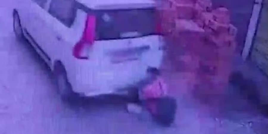 ಉತ್ತರ ಪ್ರದೇಶ: ಶಾಲಾ ಬಾಲಕನಿಗೆ ಕಾರು ಡಿಕ್ಕಿ, 1 ಕಿ.ಮೀ ಎಳೆದೊಯ್ದ ಪಾಪಿ ಚಾಲಕ!