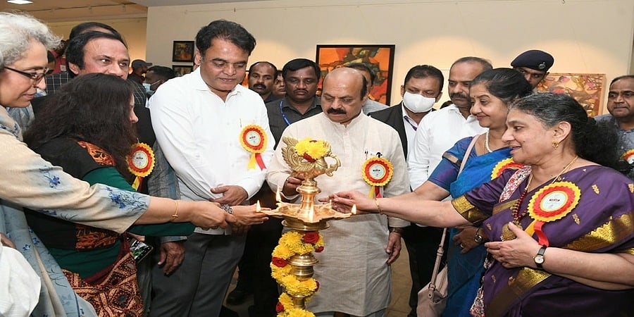 ಬೆಂಗಳೂರು: ಚಿತ್ರಕಲಾ ಪರಿಷತ್ ನ ಚಿತ್ರಸಂತೆಗೆ ಸಿಎಂ ಬೊಮ್ಮಾಯಿ ಚಾಲನೆ