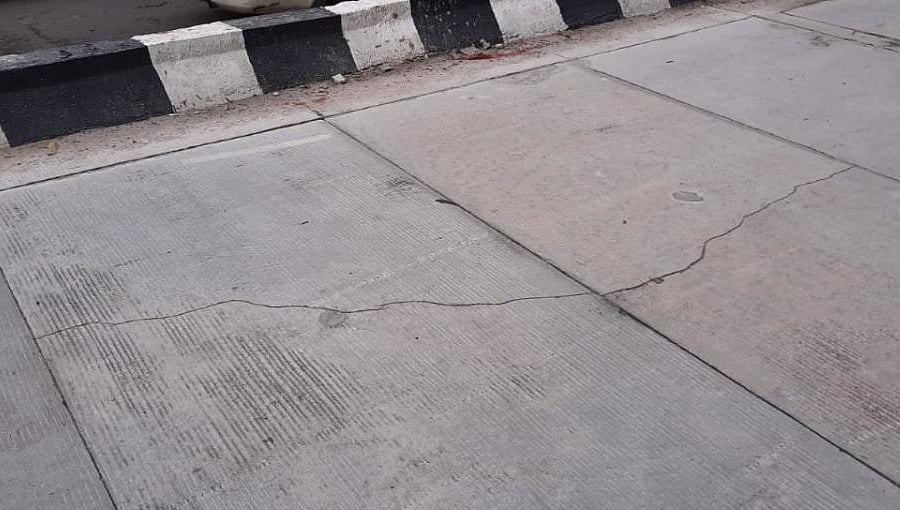 ದೇಶದ ಮೊಟ್ಟ ಮೊದಲ ರ್ಯಾಪಿಡ್ ರಸ್ತೆಯಲ್ಲಿ ಬಿರುಕು, ಕಿತ್ತು ಬರುತ್ತಿರುವ ಕಾಂಕ್ರೀಟ್: ಬಿಬಿಎಂಪಿ ಕಳಪೆ ಕಾಮಗಾರಿ ಮತ್ತೊಮ್ಮೆ ಸಾಬೀತು!