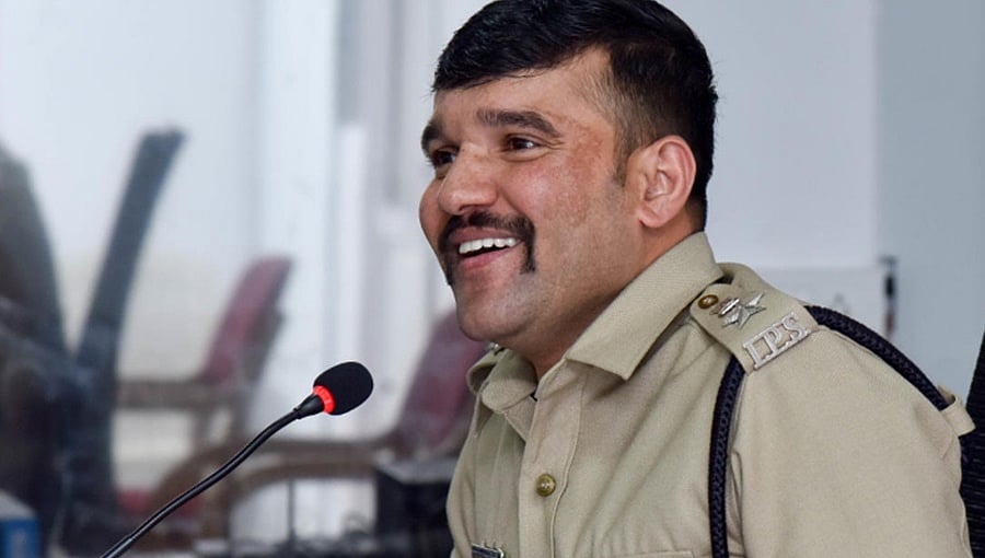 ಐಪಿಎಸ್ ಅಧಿಕಾರಿ ರವಿ ಚನ್ನಣ್ಣನವರ್ ಮತ್ತೆ ವರ್ಗಾವಣೆ: ರಾಜ್ಯ ಅಗ್ನಿಶಾಮಕ ಮತ್ತು ತುರ್ತು ಸೇವೆಗಳ ಇಲಾಖೆ ಡಿಐಜಿ ಆಗಿ ನೇಮಕ