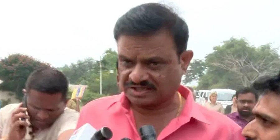 'ನನಗೆ ಕ್ಷೇತ್ರದ ಕೆಲಸ ಮಾಡಲು ಬಹಳ ಕಷ್ಟವಾಗ್ತಿದೆ, ದಯವಿಟ್ಟು ಅನುದಾನ ನೀಡಿ': ಡಿ ಕೆ ಶಿವಕುಮಾರ್ ಕಾಲಿಗೆ ಬಿದ್ದ ಶಾಸಕ ಮುನಿರತ್ನ!