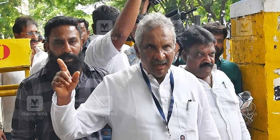 ಇಂಧನ ಸಚಿವ ಕೆಜೆ ಜಾರ್ಜ್ ಕಾಣೆಯಾಗಿದ್ದಾರೆ: ಬಿಜೆಪಿ, ಕಾಂಗ್ರೆಸ್ ಫೋಸ್ಟರ್ ವಾರ್!