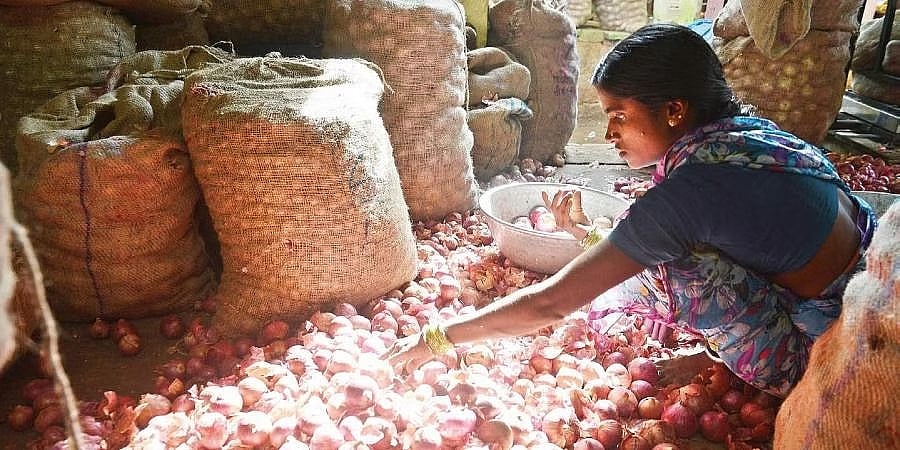 ಮಳೆ ಅಭಾವದಿಂದ ಈರುಳ್ಳಿ ಇಳುವರಿ ಕುಸಿತ; ಮುಂದಿನ ದಿನಗಳಲ್ಲಿ ಬೆಲೆ ಗನನಕ್ಕೇರುವ ಸಾಧ್ಯತೆ!