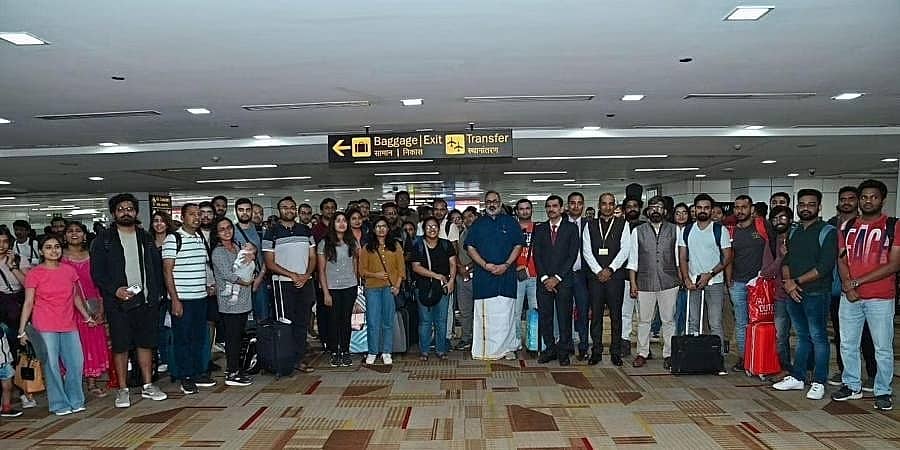 ಆಪರೇಷನ್ ಅಜಯ್: ಯುದ್ಧ ಪೀಡಿತ ಇಸ್ರೇಲ್ ನಿಂದ ನವದೆಹಲಿಗೆ ಬಂದಿಳಿದ 212 ಭಾರತೀಯರಿದ್ದ ಮೊದಲ ವಿಮಾನ