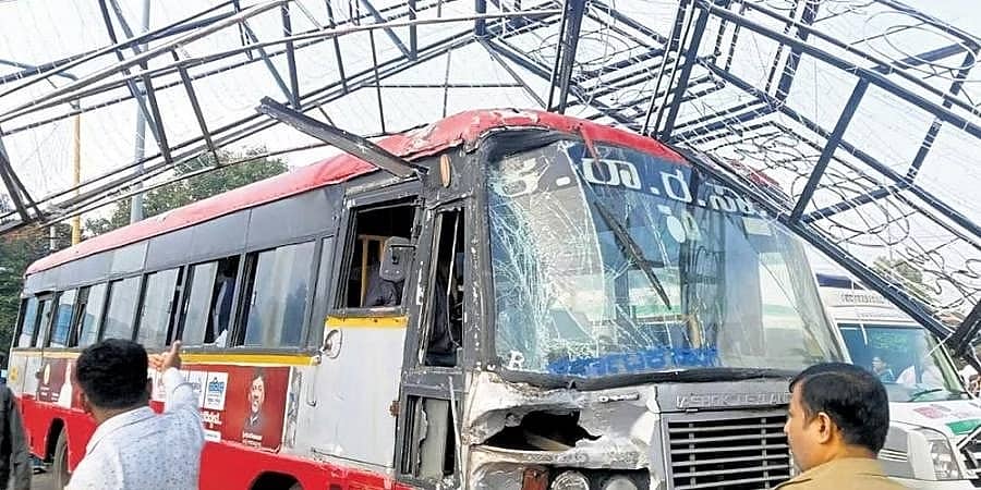 ಮೈಸೂರು: ಎರಡು ಬಸ್‌ ಗಳ ನಡುವೆ ಮುಖಾಮುಖಿ ಡಿಕ್ಕಿ, 20 ಮಂದಿಗೆ ಗಾಯ