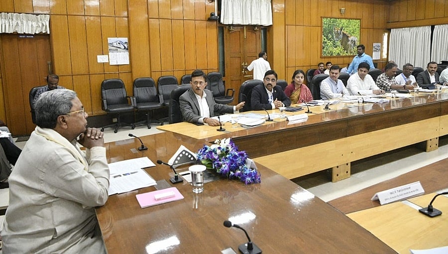 ರೈತರಿಗೆ ನಿತ್ಯ 5 ತಾಸು ನಿರಂತರ ವಿದ್ಯುತ್ ಪೂರೈಕೆ ಮಾಡಿ: ಅಧಿಕಾರಿಗಳಿಗೆ ಸಿಎಂ ಸಿದ್ದರಾಮಯ್ಯ ಖಡಕ್ ಸೂಚನೆ