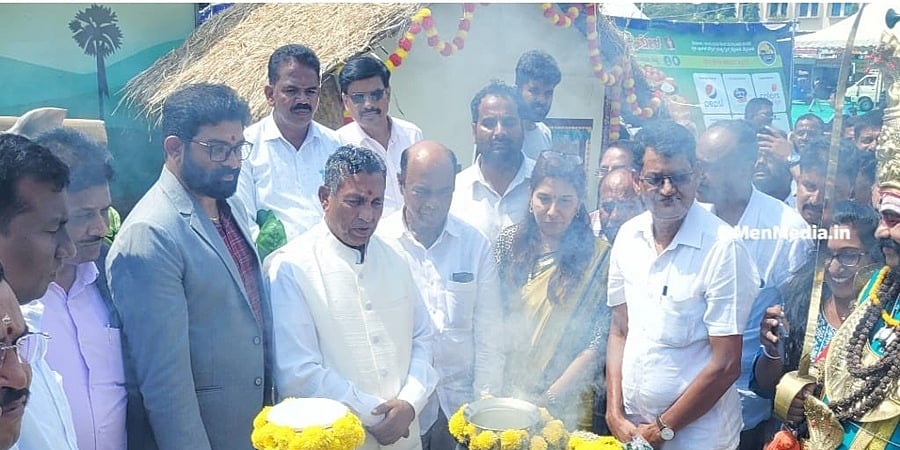 ದಸರಾ ಆಹಾರ ಮೇಳಕ್ಕೆ ಚಾಲನೆ: ತಿನ್ನುವ ಹಕ್ಕು ನಮಗಿದೆ, ಬಿಸಾಡುವ ಹಕ್ಕು ಇಲ್ಲ- ಕೆ ಹೆಚ್ ಮುನಿಯಪ್ಪ