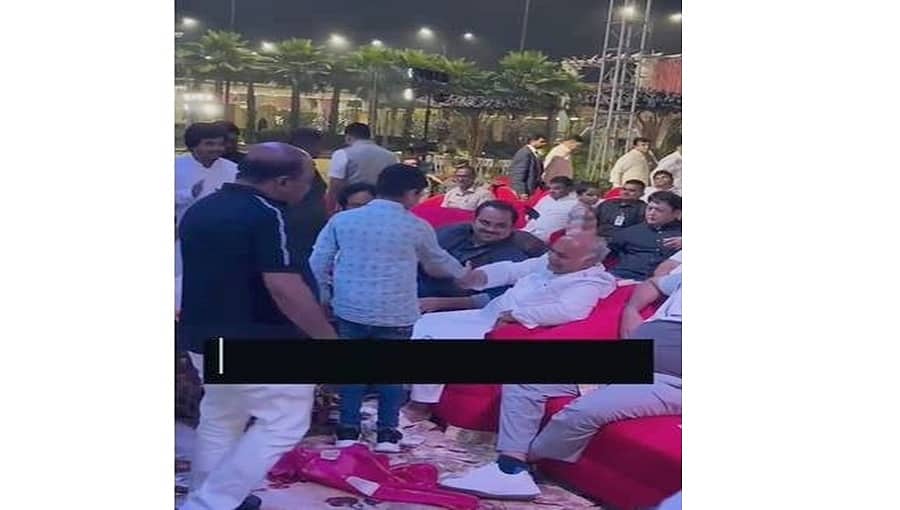 ಹೈದರಾಬಾದ್ನಲ್ಲಿ ಕರ್ನಾಟಕ ಸಚಿವ ಶಿವಾನಂದ್ ಪಾಟೀಲ್ ಮೇಲೆ ನೋಟುಗಳ ಮಳೆಸುರಿಸಿದ ವಿಡಿಯೋ ವೈರಲ್! ಬಿಜೆಪಿ ವಾಗ್ದಾಳಿ
