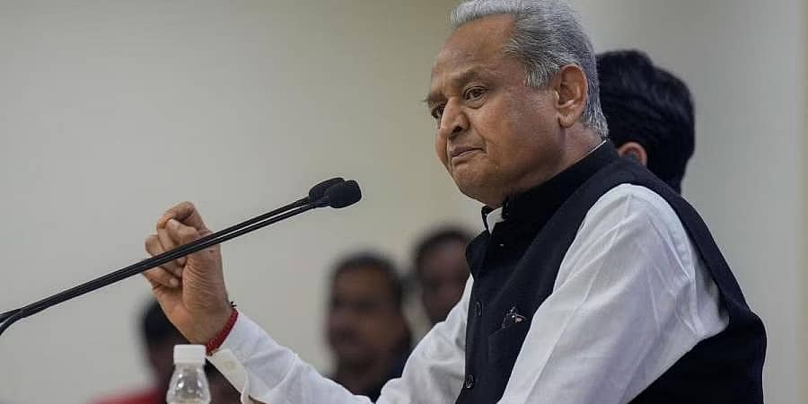ಸಿಎಂ ಸ್ಥಾನ ಬಿಡಲು ನಾನು ಬಯಸಿದರೂ ಅದು ನನ್ನನ್ನು ಬಿಡುತ್ತಿಲ್ಲ: ಅಶೋಕ್ ಗೆಹ್ಲೋಟ್