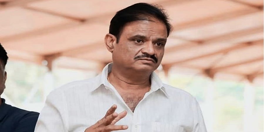 ಡಿಕೆಶಿ ಸ್ವಾಗತಕ್ಕೆ ಲಕ್ಷ್ಮೀ ಹೆಬ್ಬಾಳ್ಕರ್ ಗೈರು: ಎಂಟನೇ ಅದ್ಬುತ ಎಂದ ಮುನಿರತ್ನ!