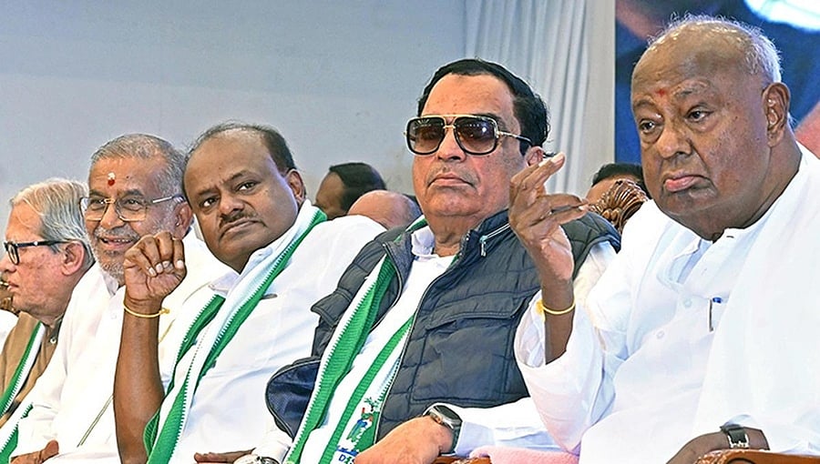 ಗೌಡ್ರೇ ಇನ್ನೂ ಎಷ್ಟು ಮನೆ ಹಾಳ್ ಮಾಡ್ತೀರಿ? ಯಾವ ಒಕ್ಕಲಿಗ ನಾಯಕರನ್ನು ಬೆಳೆಸಿದ್ದೀರಿ? ದಳಪತಿಗಳ ವಿರುದ್ಧ ಇಬ್ರಾಹಿಂ ಕಿಡಿ