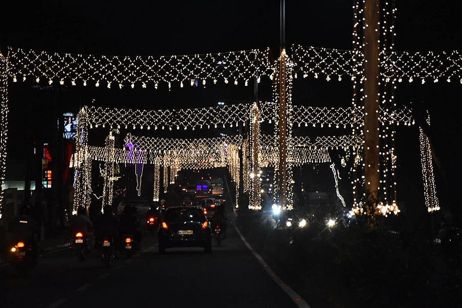 ಮೈಸೂರಿನಲ್ಲಿ ಝಗಮಗಿಸುತ್ತಿರುವ ವಿದ್ಯುತ್ ದೀಪಾಲಂಕಾರ
