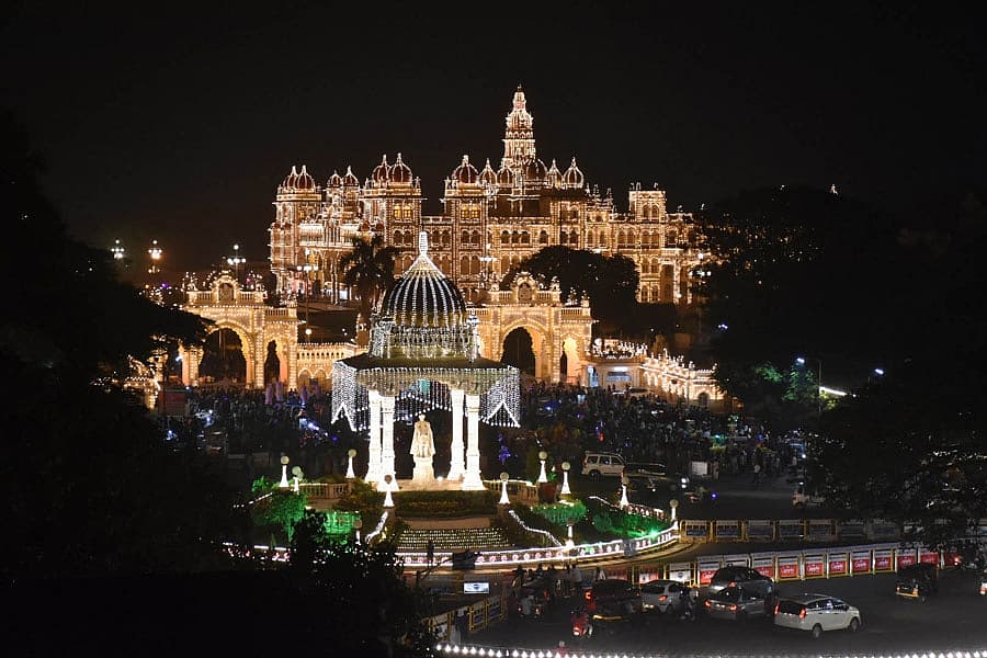 ಮೈಸೂರಿನಲ್ಲಿ ಝಗಮಗಿಸುತ್ತಿರುವ ವಿದ್ಯುತ್ ದೀಪಾಲಂಕಾರ