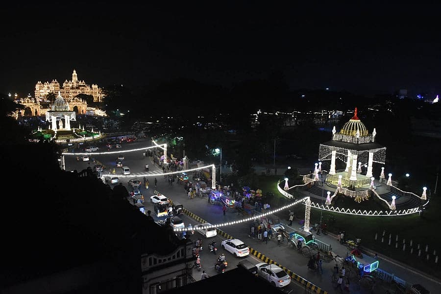ಮೈಸೂರಿನಲ್ಲಿ ಝಗಮಗಿಸುತ್ತಿರುವ ವಿದ್ಯುತ್ ದೀಪಾಲಂಕಾರ