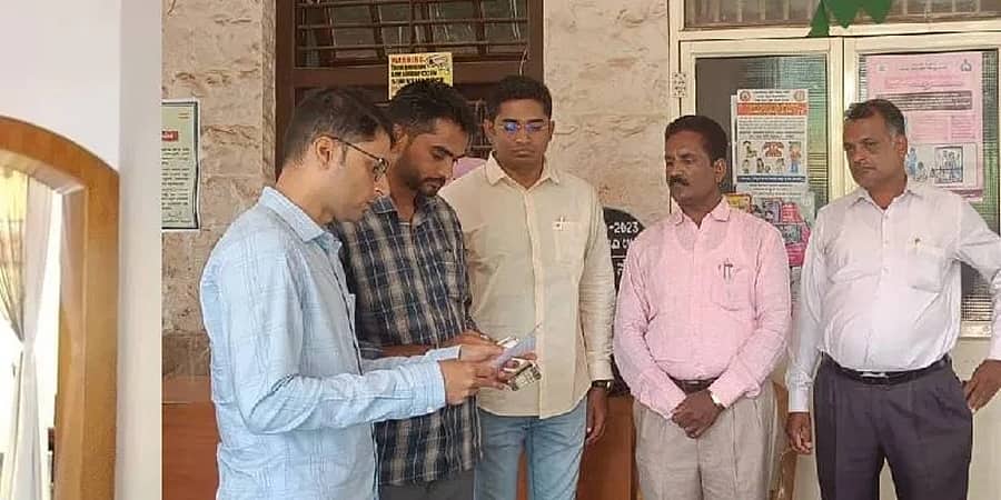 ಬೆಳಗಾವಿ: ಲಂಚ ಪಡೆಯುತ್ತಿದ್ದ ವೇಳೆ ರೆಡ್ ಹ್ಯಾಂಡ್ ಆಗಿ ಲೋಕಾಯುಕ್ತ ಬಲೆಗೆ ಬಿದ್ದ ಡಿಡಿಪಿಐ