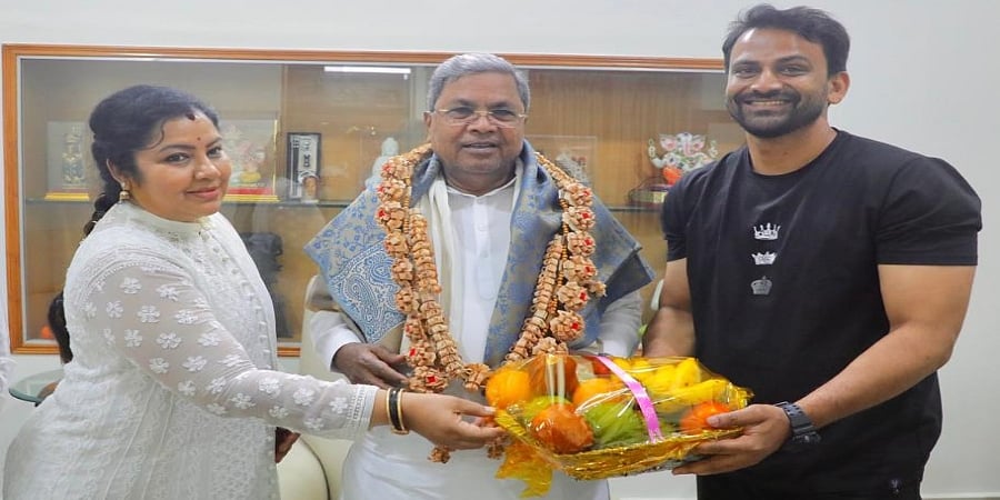 'ಟಗರು ಪಲ್ಯ ಸಿನಿಮಾ ವೀಕ್ಷಿಸುವಂತೆ ಸಿಎಂ ಸಿದ್ದರಾಮಯ್ಯಗೆ ಆಹ್ವಾನ ನೀಡಿದ ನಟ 'ಡಾಲಿ' ಧನಂಜಯ್