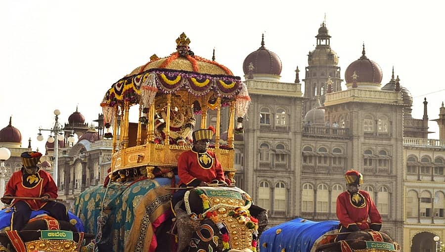 ನಾಡಿನಾದ್ಯಂತ ಆಯುಧ ಪೂಜೆ ಸಂಭ್ರಮ: ನಾಳೆ ವಿಶ್ವ ಪ್ರಸಿದ್ಧ ಜಂಬೂಸವಾರಿ; ದಸರಾ ಮೆರವಣಿಗೆಗೆ ಅಂತಿಮ ಹಂತದ ತಯಾರಿ