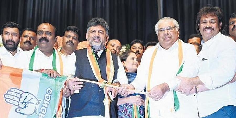 ಆಪರೇಷನ್ ಹಸ್ತ: ಜೆಡಿಎಸ್'ಗೆ ಡಿಕೆಶಿ ಶಾಕ್, ಹೆಚ್'ಡಿಕೆ ಆಪ್ತ ಶ್ರೀಕಾಂತ್ ಸೇರಿ ಮೂವರು ನಾಯಕರು 'ಕೈ' ಸೇರ್ಪಡೆ!