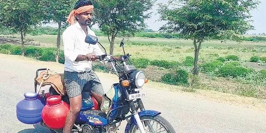 ಮೆಣಸಿನಕಾಯಿ ಬೆಳೆ ಉಳಿಸಲು ಹೊಸ ಮಾರ್ಗ ಕಂಡುಕೊಂಡ ಕೊಪ್ಪಳದ ರೈತ!