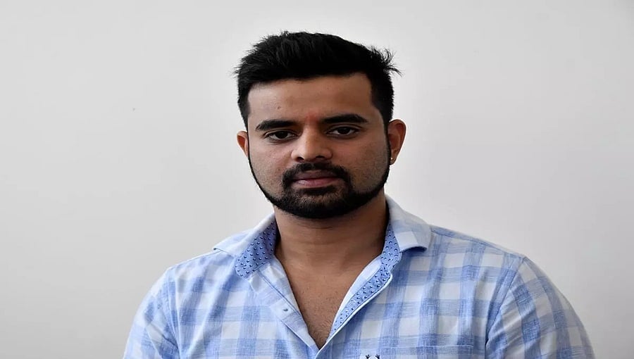 ಕಾಂಗ್ರೆಸ್‌ನಲ್ಲಿ ಯಾರ್ಯಾರು ಎಲ್ಲೆಲ್ಲಿ ನಿಂತಿದ್ರು ಮೊದಲು ಚರ್ಚೆ ಮಾಡಿ; ದೇವೇಗೌಡರಿಗೆ ಕ್ಷೇತ್ರ ಬಿಟ್ಟು ಕೊಡಲು ಸಿದ್ಧ: ಪ್ರಜ್ವಲ್‌ ರೇವಣ್ಣ