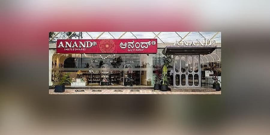 ಧಾರ್ಮಿಕ ಮೆರವಣಿಗೆ ವೇಳೆ ಕಾರು ಚಲಾಯಿಸಿದಕ್ಕೆ ಕೆಂಡಾಮಂಡಲ: ಆನಂದ್ ಸ್ವೀಟ್ಸ್ ಸಂಸ್ಥಾಪಕ, ಚಾಲಕನ ಮೇಲೆ ಹಲ್ಲೆ!