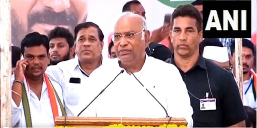 ಸೋನಿಯಾ ಗಾಂಧಿಗೆ ಟಿಆರ್ಎಸ್ ದ್ರೋಹ ಮಾಡಿದೆ: ಕಾಂಗ್ರೆಸ್ ಅಧ್ಯಕ್ಷ ಮಲ್ಲಿಕಾರ್ಜುನ ಖರ್ಗೆ