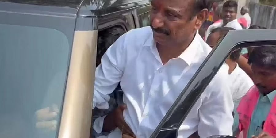 ತೆಲಂಗಾಣ ವಿಧಾನಸಭೆ ಚುನಾವಣೆ: ಪ್ರಚಾರದ ವೇಳೆ ಬಿಆರ್ಎಸ್ ಸಂಸದ ಕೋತಾ ಪ್ರಭಾಕರ್ ರೆಡ್ಡಿಗೆ ಚಾಕು ಇರಿತ