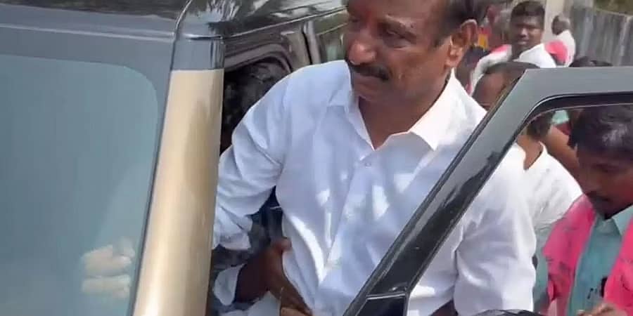 ತೆಲಂಗಾಣ ವಿಧಾನಸಭೆ ಚುನಾವಣೆ: ಪ್ರಚಾರದ ವೇಳೆ ಬಿಆರ್‌ಎಸ್ ಸಂಸದ ಕೋತಾ ಪ್ರಭಾಕರ್ ರೆಡ್ಡಿಗೆ ಚಾಕು ಇರಿತ