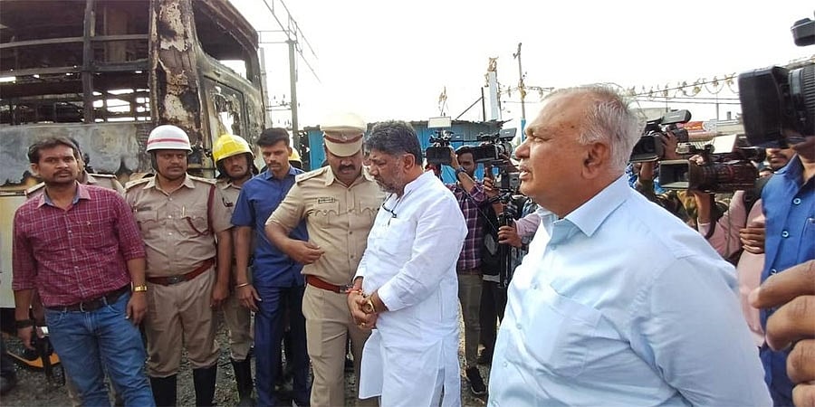 ಬೆಂಗಳೂರು ಬಸ್ ಗ್ಯಾರೇಜ್ ನಲ್ಲಿ ಅಗ್ನಿ ಅವಘಡ: 20ಕ್ಕೂ ಹೆಚ್ಚು ಬಸ್ ಭಸ್ಮ, ಡಿಸಿಎಂ ಡಿಕೆಶಿ, ಸಚಿವ ರಾಮಲಿಂಗಾ ರೆಡ್ಡಿ ಭೇಟಿ