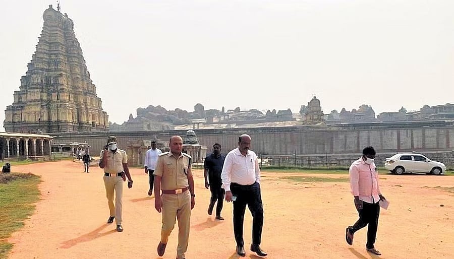 ಹಂಪಿಯಲ್ಲಿ ಮಹಿಳೆಯೊಂದಿಗೆ ಅನುಚಿತ ವರ್ತನೆ: ಅನಧಿಕೃತ ಪ್ರವಾಸಿ ಮಾರ್ಗದರ್ಶಿ ಬಂಧನ