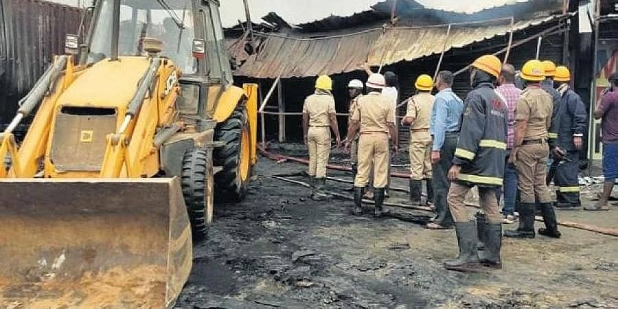 ಬೆಂಗಳೂರಿನ ಆನೇಕಲ್ ಬಳಿ ಪಟಾಕಿ ಗೋದಾಮಿನಲ್ಲಿ ಅಗ್ನಿ ದುರಂತ: ಮೃತರ ಸಂಖ್ಯೆ 14ಕ್ಕೆ ಏರಿಕೆ, ಇಂದು ಸ್ಥಳಕ್ಕೆ ಸಿಎಂ ಭೇಟಿ