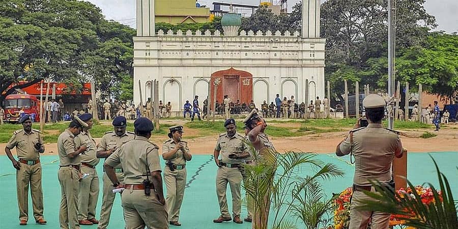 Kannada Rajyotsava at Chamrajpet Maidan: ಚಾಮರಾಜಪೇಟೆ ಈದ್ಗಾ ಮೈದಾನದಲ್ಲಿ ರಾಜ್ಯೋತ್ಸವ ಆಚರಣೆಗೆ ಹೈಕೋರ್ಟ್ ಅನುಮತಿ