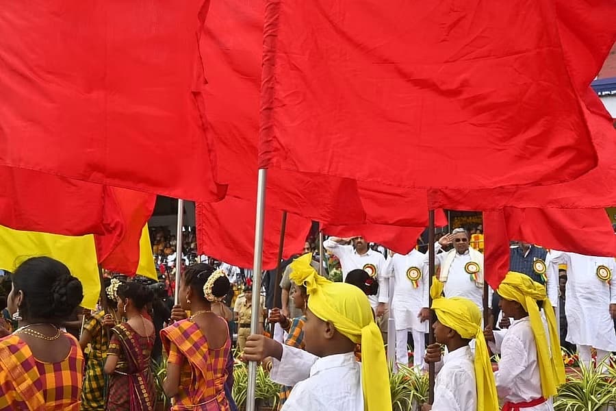 ಕನ್ನಡ ಬಾವುಟ ಹಿಡಿದು ಪಥಸಂಚಲನ