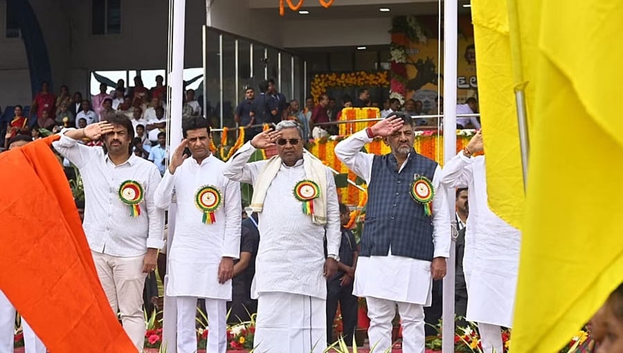 68ನೇ ಕನ್ನಡ ರಾಜ್ಯೋತ್ಸವ: ನಾಡದೇವತೆ ಭುವನೇಶ್ವರಿಗೆ ಪುಷ್ಪಾರ್ಚನೆ, ಧ್ವಜಾರೋಹಣ ನೆರವೇರಿಸಿದ ಮುಖ್ಯಮಂತ್ರಿ ಸಿದ್ದರಾಮಯ್ಯ