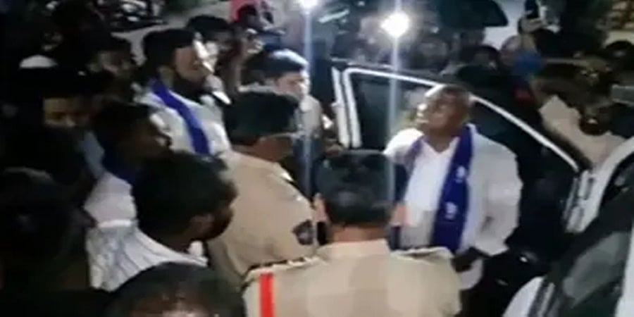 ತೆಲಂಗಾಣ: ಕಗಜ್ನಗರದಲ್ಲಿ ಬಿಆರ್ಎಸ್, ಬಿಎಸ್ಪಿ ಕಾರ್ಯಕರ್ತರ ನಡುವೆ ಘರ್ಷಣೆ