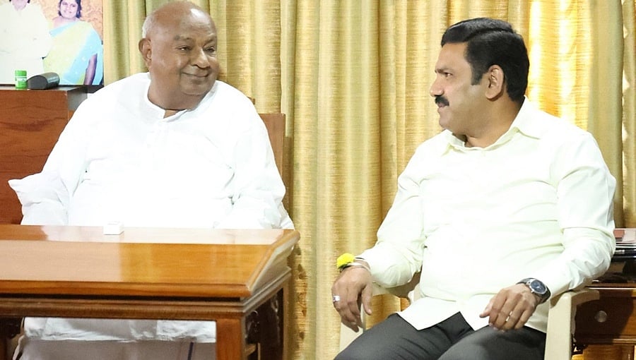 ಮಾಜಿ ಸಿಎಂ ಬೊಮ್ಮಾಯಿ, ಮಾಜಿ ಪ್ರಧಾನಿ ದೇವೇಗೌಡರ ಭೇಟಿಯಾಗಿ ಆಶೀರ್ವಾದ ಪಡೆದ ಬಿಜೆಪಿ ನೂತನ ರಾಜ್ಯಾಧ್ಯಕ್ಷ ಬಿ.ವೈ. ವಿಜಯೇಂದ್ರ