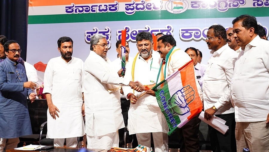 ದಳಪತಿಗಳಿಗೆ ಬಿಗ್ ಶಾಕ್: ಜೆಡಿಎಸ್ ನ ಇಬ್ಬರು ಮಾಜಿ ಶಾಸಕರು ಕಾಂಗ್ರೆಸ್ ಸೇರ್ಪಡೆ!