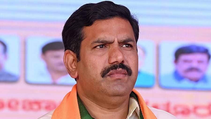 ಜನಸೇವಾ ವಿದ್ಯಾಕೇಂದ್ರ ಶಾಲೆಗೆ ಬಿಜೆಪಿ ರಾಜ್ಯಾಧ್ಯಕ್ಷ ಭೇಟಿ: ಹಳೇಯ ನೆನಪು ಸ್ಮರಿಸಿದ ವಿಜಯೇಂದ್ರ!