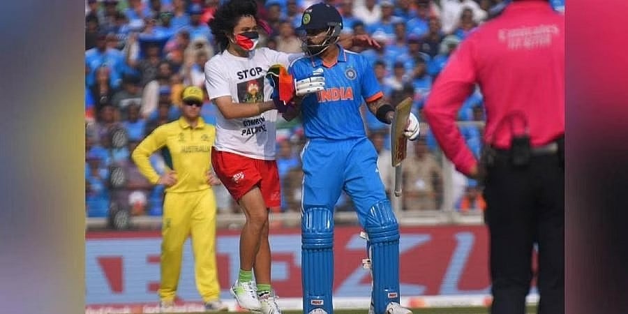 ICC world cup 2023: ಪ್ಯಾಲೆಸ್ತೇನ್ ಪ್ರೇಮಿಯಿಂದ ಭದ್ರತೆ ಉಲ್ಲಂಘನೆ, ಕೊಹ್ಲಿಯತ್ತ ಧಾವಿಸಿದ ವ್ಯಕ್ತಿ!