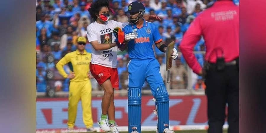 ICC world cup 2023: ಪ್ಯಾಲೆಸ್ತೇನ್ ಪ್ರೇಮಿಯಿಂದ ಭದ್ರತೆ ಉಲ್ಲಂಘನೆ, ಕೊಹ್ಲಿಯತ್ತ ಧಾವಿಸಿದ ವ್ಯಕ್ತಿ!