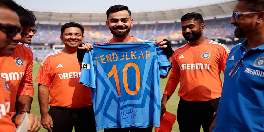 ಕ್ರಿಕೆಟ್ ದೇವರ ದಾಖಲೆ ಮುರಿದ ಕಿಂಗ್ ಕೊಹ್ಲಿ; ಉಡುಗೊರೆಯಾಗಿ ನಂ. 10 ಜೆರ್ಸಿ ನೀಡಿದ ಸಚಿನ್ ತೆಂಡೂಲ್ಕರ್!