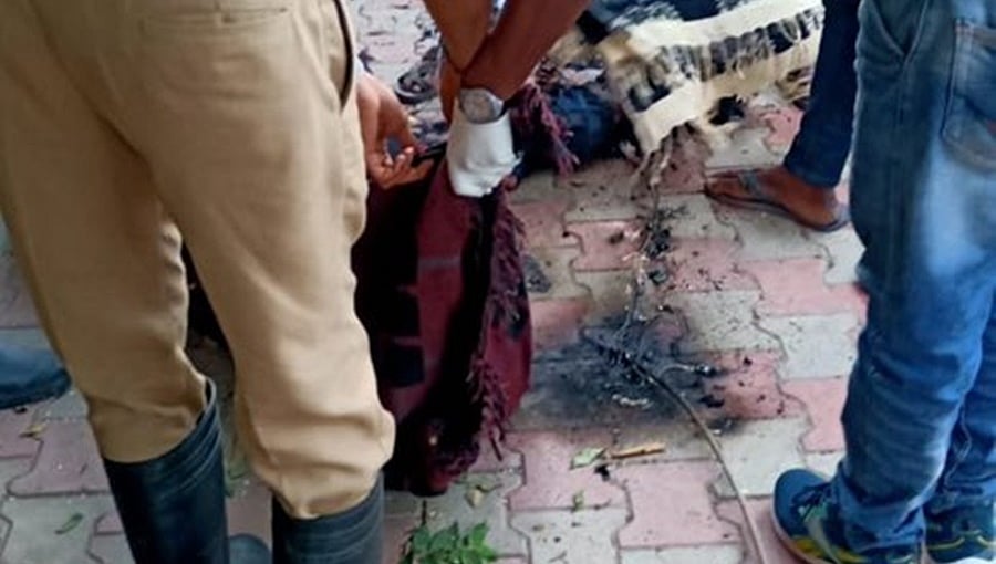 ಬೆಸ್ಕಾಂ ನಿರ್ಲಕ್ಷಕ್ಕೆ ತಾಯಿ-9 ತಿಂಗಳ ಮಗು ಬಲಿ; ವಿದ್ಯುತ್ ತಂತಿ ತುಳಿದು ದಾರುಣ ಸಾವು